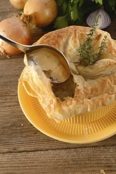 Gerahmter Druck : Zwiebelsuppe aus Frankreich Gerahmter Druck : Zwiebelsuppe aus Frankreich