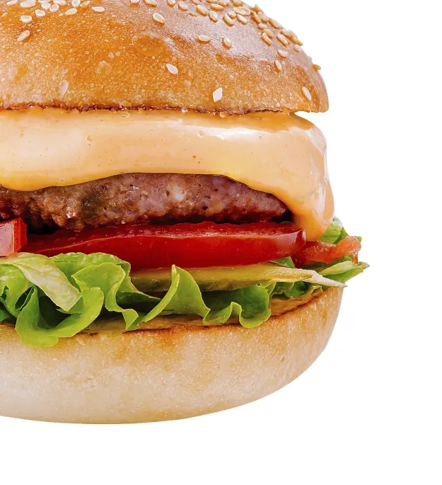 Gerahmter Druck : Frischer appetitlicher Burger mit Rindfleisch. Gerahmter Druck : Frischer appetitlicher Burger mit Rindfleisch.