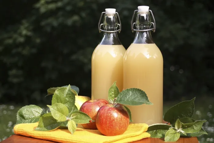 Gerahmter Druck : Frischer Apfelsaft Gerahmter Druck : Frischer Apfelsaft