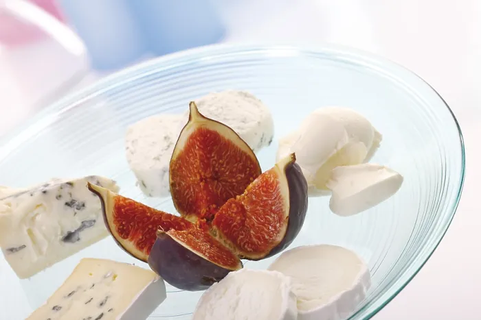 Gerahmter Druck : Frische Feigen und diverse Käse Gerahmter Druck : Frische Feigen und diverse Käse