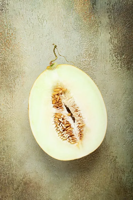 Gerahmter Druck : Frische Melone im Angebot, halbe Melone. Gerahmter Druck : Frische Melone im Angebot, halbe Melone.