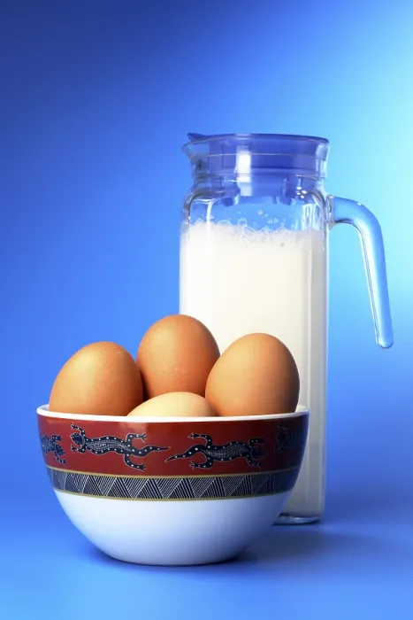 Gerahmter Druck : Frische Milch und Eier. Gerahmter Druck : Frische Milch und Eier.