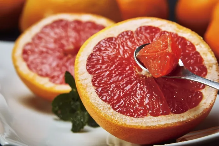 Gerahmter Druck : Frische rote Grapefrüchte Gerahmter Druck : Frische rote Grapefrüchte