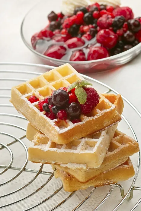 Gerahmter Druck : Frische Waffeln mit Früchten. Gerahmter Druck : Frische Waffeln mit Früchten.