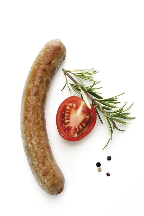Gerahmter Druck : Gegrillte Bratwurst mit Cherry-Tomaten. Gerahmter Druck : Gegrillte Bratwurst mit Cherry-Tomaten.