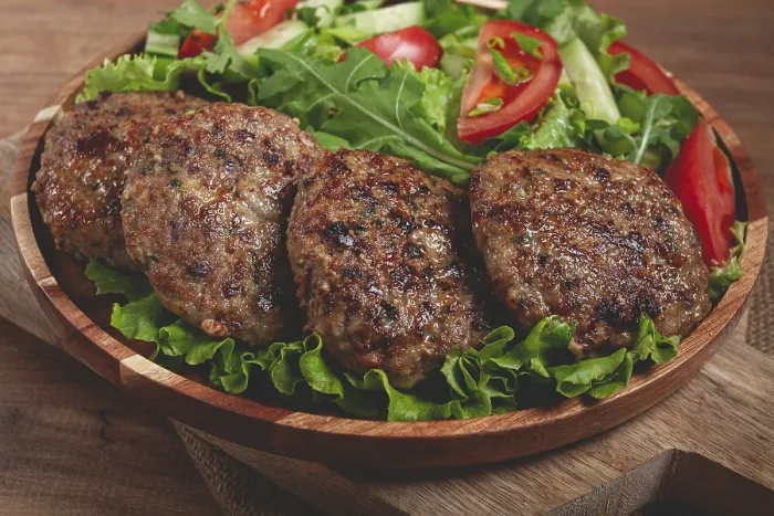 Gerahmter Druck : Gefüllte Schnitzel, gemischtes Hackfleisch. Gerahmter Druck : Gefüllte Schnitzel, gemischtes Hackfleisch.