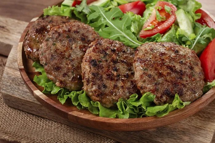 Gerahmter Druck : Gepökelte Koteletts, gemischtes Hackfleisch. Gerahmter Druck : Gepökelte Koteletts, gemischtes Hackfleisch.