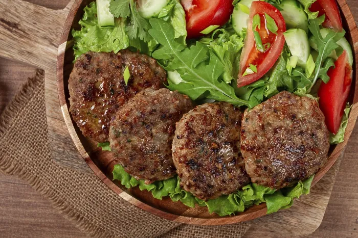 Gerahmter Druck : Gepökelte Koteletts, gemischtes Hackfleisch. Gerahmter Druck : Gepökelte Koteletts, gemischtes Hackfleisch.