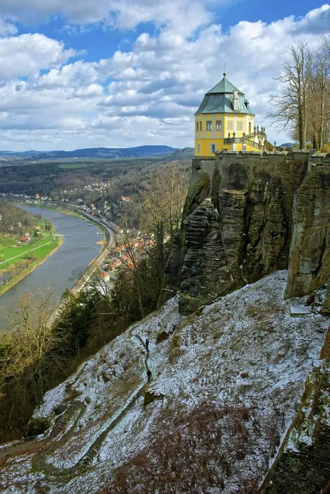 Gerahmter Druck : Friedrichsburg mit Schneeschauer. Gerahmter Druck : Friedrichsburg mit Schneeschauer.