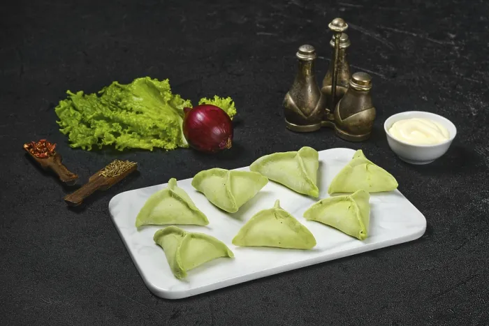 Gerahmter Druck : Gefrorene Maultaschen mit Spinat Gerahmter Druck : Gefrorene Maultaschen mit Spinat