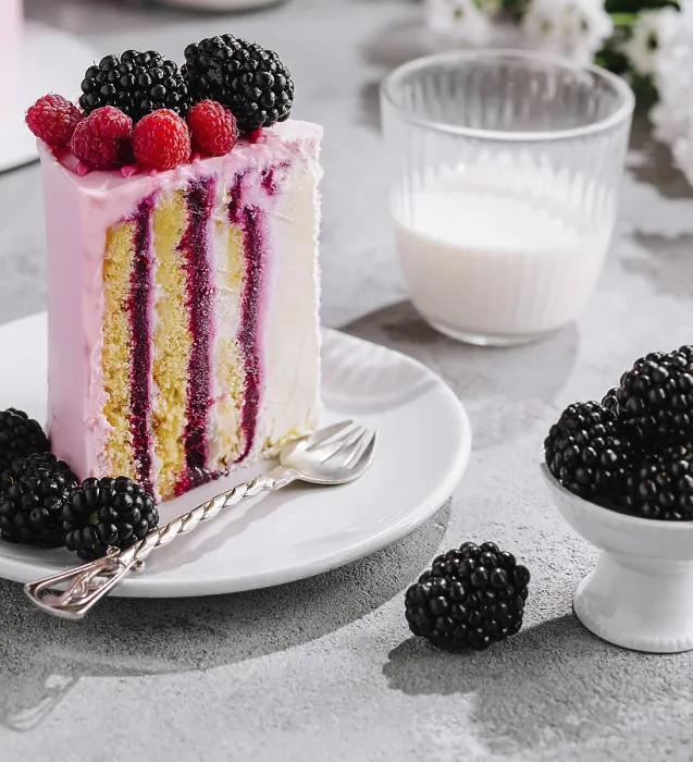 Gerahmter Druck : Obsttorte mit frischen Erdbeeren. Gerahmter Druck : Obsttorte mit frischen Erdbeeren.