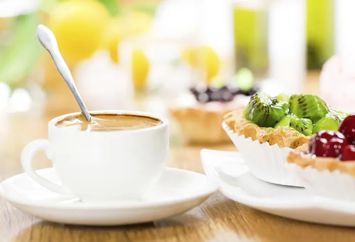 Gerahmter Druck : Früchte-Dessert und Kaffee Gerahmter Druck : Früchte-Dessert und Kaffee