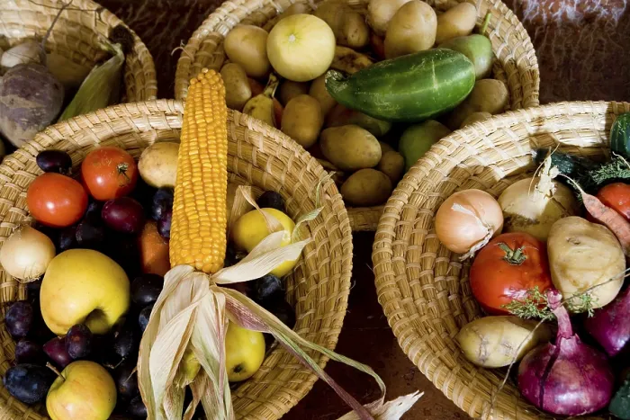 Gerahmter Druck : Gemüse und Obst in Körben Gerahmter Druck : Gemüse und Obst in Körben