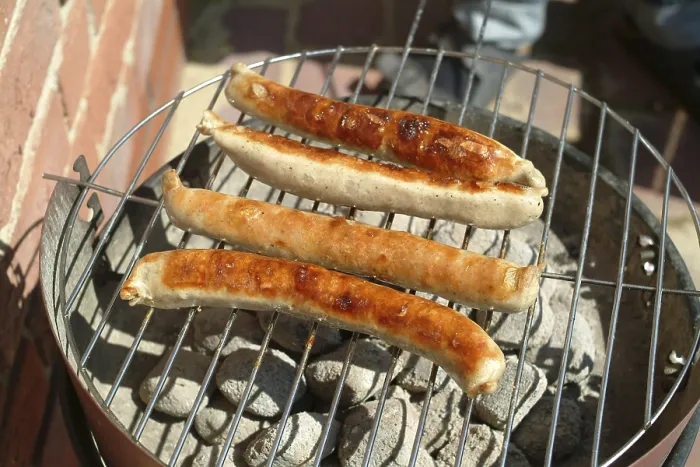 Gerahmter Druck : Würstchen braten Gerahmter Druck : Würstchen braten