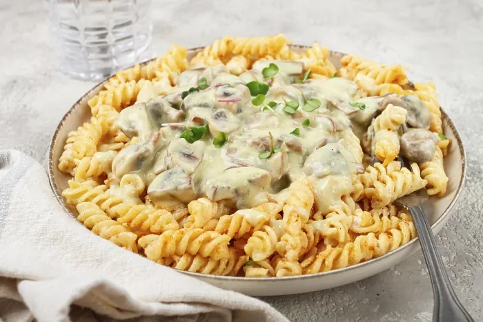 Gerahmter Druck : Fusilli-Pasta mit Champignons. Gerahmter Druck : Fusilli-Pasta mit Champignons.