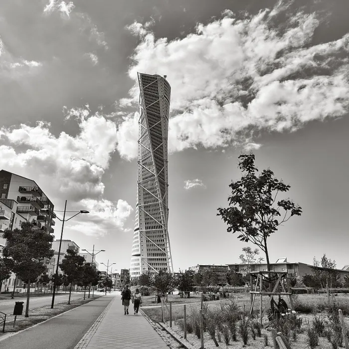 Gerahmter Druck : Futuristischer Wolkenkratzer, Turning Torso. Gerahmter Druck : Futuristischer Wolkenkratzer, Turning Torso.