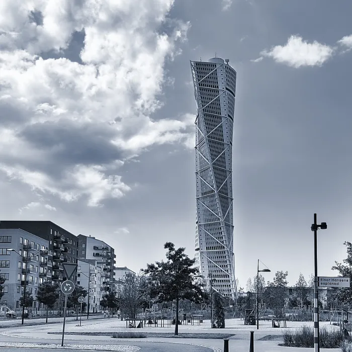 Gerahmter Druck : Futuristischer Wolkenkratzer, Turning Torso. Gerahmter Druck : Futuristischer Wolkenkratzer, Turning Torso.