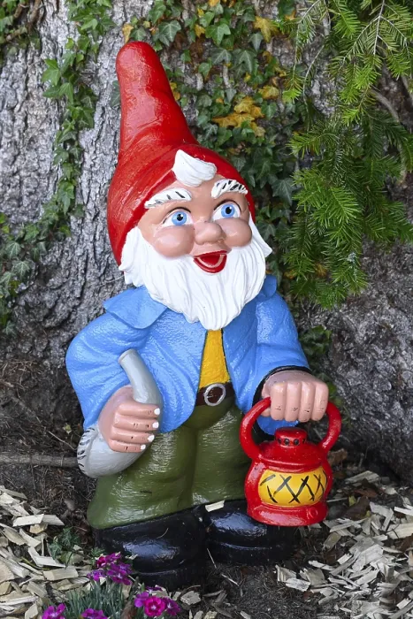 Gerahmter Druck : Garten-Gnome mit Laterne. Gerahmter Druck : Garten-Gnome mit Laterne.
