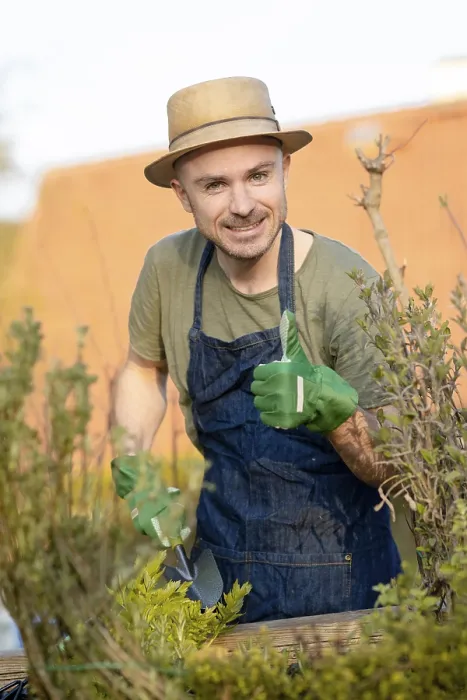 Gerahmter Druck : Gardener Gerahmter Druck : Gardener