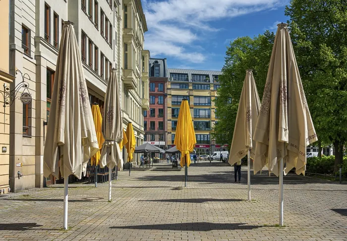 Gerahmter Druck : Gastronomie um den Hackeschen Markt während des Lockdowns Gerahmter Druck : Gastronomie um den Hackeschen Markt während des Lockdowns