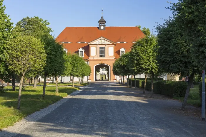 Gerahmter Druck : Torhaus einer Pferdezucht in Graditz. Gerahmter Druck : Torhaus einer Pferdezucht in Graditz.