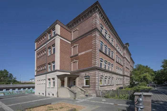 Gerahmter Druck : Allgemeiner Blick auf die Sielschule. Gerahmter Druck : Allgemeiner Blick auf die Sielschule.