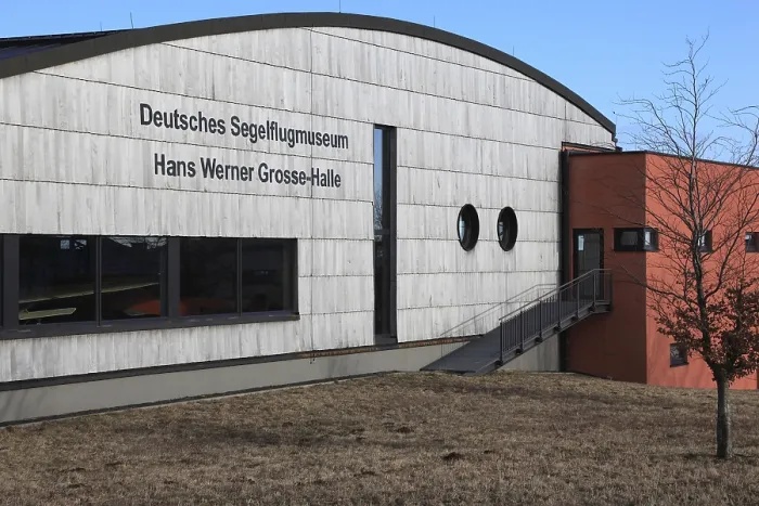 Gerahmter Druck : Deutsches Segelflugmuseum mit Modellflug. Gerahmter Druck : Deutsches Segelflugmuseum mit Modellflug.