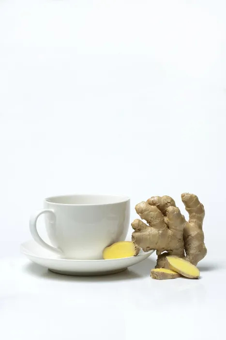 Gerahmter Druck : Ingwerwurzel mit Tasse, Ingwertee. Gerahmter Druck : Ingwerwurzel mit Tasse, Ingwertee.