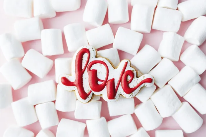 Gerahmter Druck : Pfefferkuchen lieben mit weißem Schokomarshmallows Gerahmter Druck : Pfefferkuchen lieben mit weißem Schokomarshmallows