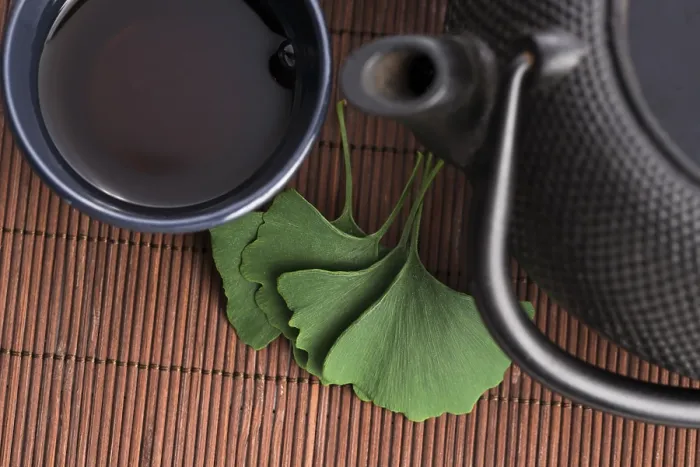 Gerahmter Druck : Ginkgotee. Ginkgo-Tee Gerahmter Druck : Ginkgotee. Ginkgo-Tee