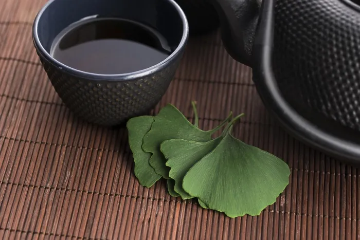 Gerahmter Druck : Ginkgo-Tee Gerahmter Druck : Ginkgo-Tee
