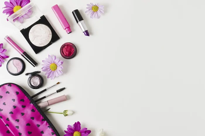 Gerahmter Druck : Mädchenkosmetik-Make-up-Karton Gerahmter Druck : Mädchenkosmetik-Make-up-Karton