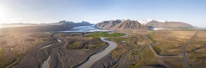 Gerahmter Druck : Gletscherfluss vor Bergen Gerahmter Druck : Gletscherfluss vor Bergen