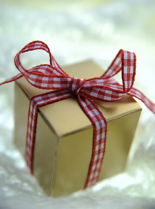 Gerahmter Druck : Goldener Geschenkkarton Gerahmter Druck : Goldener Geschenkkarton