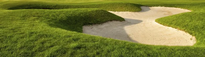 Gerahmter Druck : Golfbunker auf einem Sommergolfplatz. Gerahmter Druck : Golfbunker auf einem Sommergolfplatz.