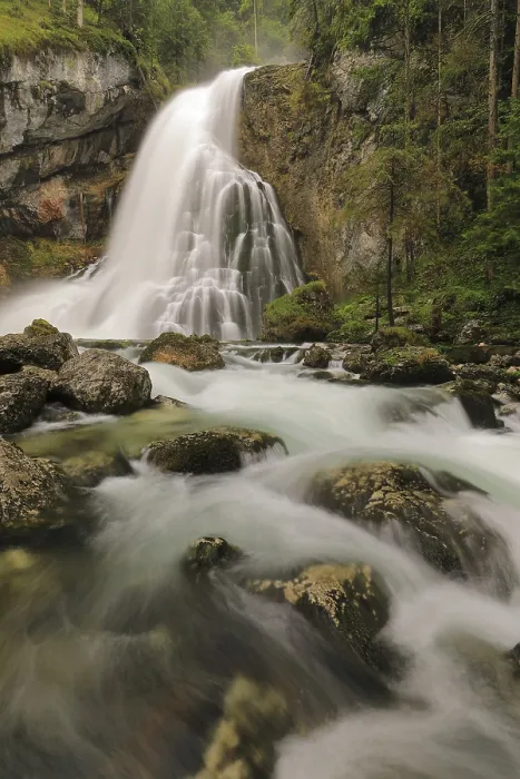 Gerahmter Druck : Wasserfall von Golling, Bach, Wald. Gerahmter Druck : Wasserfall von Golling, Bach, Wald.
