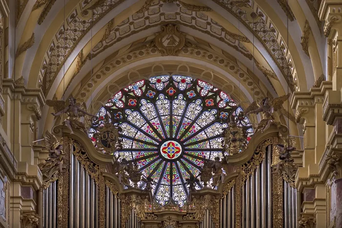 Gerahmter Druck : Gotische Rosette über dem Orgel. Gerahmter Druck : Gotische Rosette über dem Orgel.