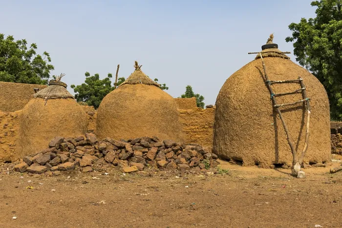 Gerahmter Druck : Getreidespeicher, Yaama, Niger. Gerahmter Druck : Getreidespeicher, Yaama, Niger.