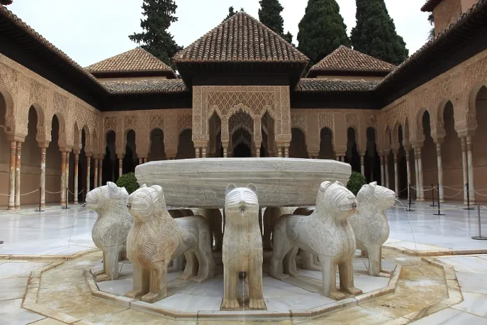 Gerahmter Druck : Granada, Alhambra, Teil des Palastkomplexes. Gerahmter Druck : Granada, Alhambra, Teil des Palastkomplexes.