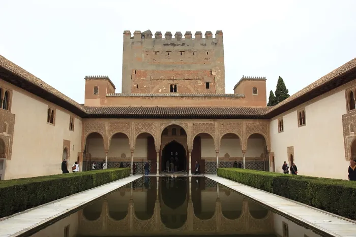 Gerahmter Druck : Granada, Alhambra, Teil des Palastkomplexes. Gerahmter Druck : Granada, Alhambra, Teil des Palastkomplexes.