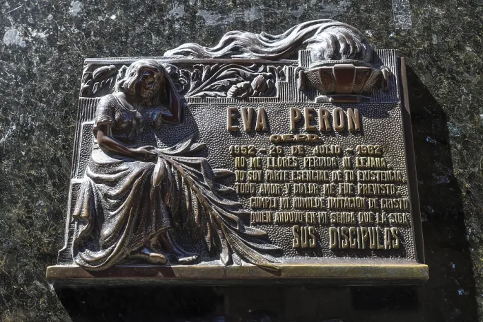 Gerahmter Druck : Grab von Eva Perón, Detail. Gerahmter Druck : Grab von Eva Perón, Detail.
