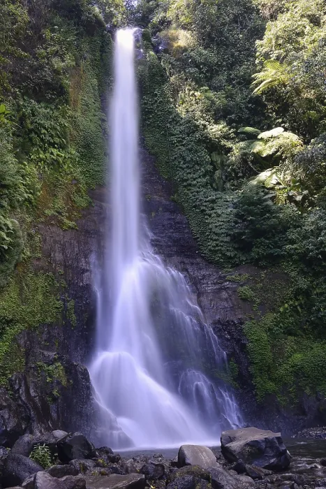 Gerahmter Druck : Großer Gitgit-Wasserfall, Zentral-Bali Gerahmter Druck : Großer Gitgit-Wasserfall, Zentral-Bali