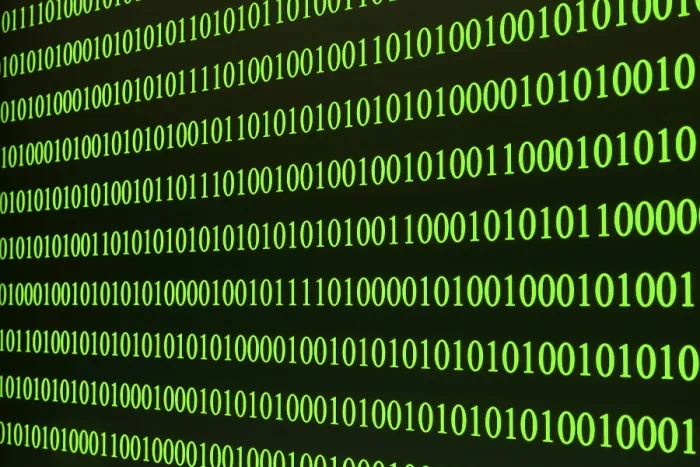 Gerahmter Druck : Grüne binäre Code angeordnet in Zeilen auf einem schwarzen Hintergrund. Gerahmter Druck : Grüne binäre Code angeordnet in Zeilen auf einem schwarzen Hintergrund.