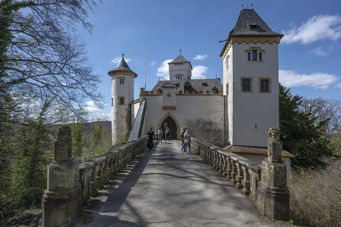 Gerahmter Druck : Schloss Greifenstein mit Zugbrücke Gerahmter Druck : Schloss Greifenstein mit Zugbrücke