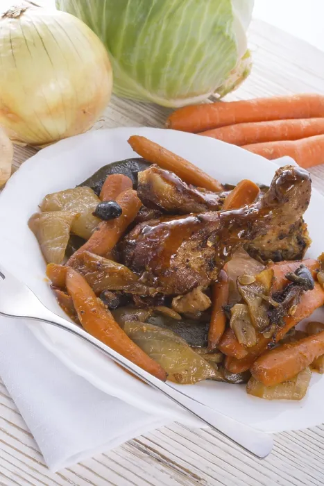 Gerahmter Druck : Gegrilltes Hühnchen mit Gemüse. Gerahmter Druck : Gegrilltes Hühnchen mit Gemüse.