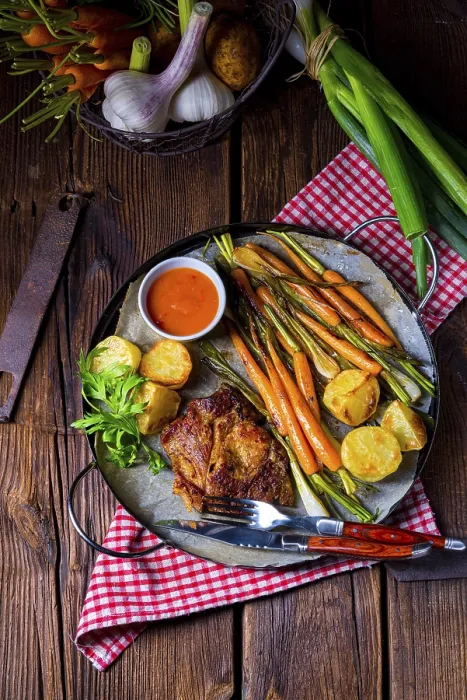Gerahmter Druck : Gegrillte Kragen mit karamellisierten Gemüse. Gerahmter Druck : Gegrillte Kragen mit karamellisierten Gemüse.