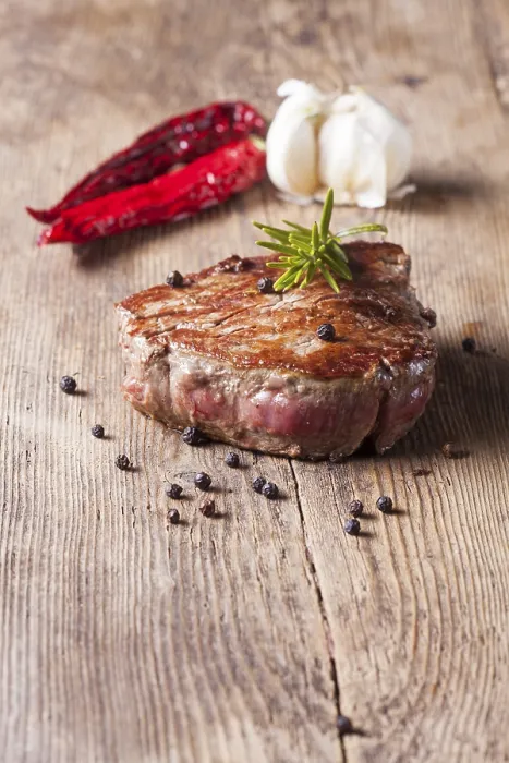 Gerahmter Druck : Gegrilltes Steak mit Pfeffer. Gerahmter Druck : Gegrilltes Steak mit Pfeffer.