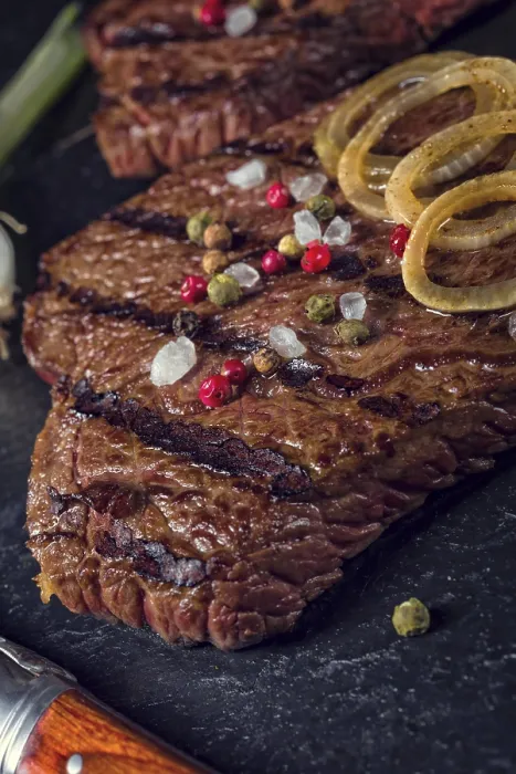 Gerahmter Druck : Gegrillte Steaks. Gerahmter Druck : Gegrillte Steaks.
