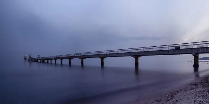 Gerahmter Druck : Gromitz Pier in der Abendbeleuchtung Gerahmter Druck : Gromitz Pier in der Abendbeleuchtung