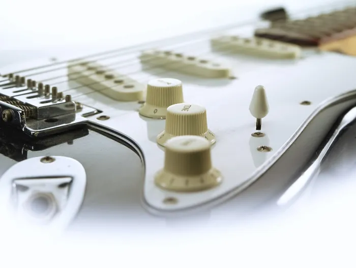 Gerahmter Druck : Gitarre, Nahschuss. Gerahmter Druck : Gitarre, Nahschuss.